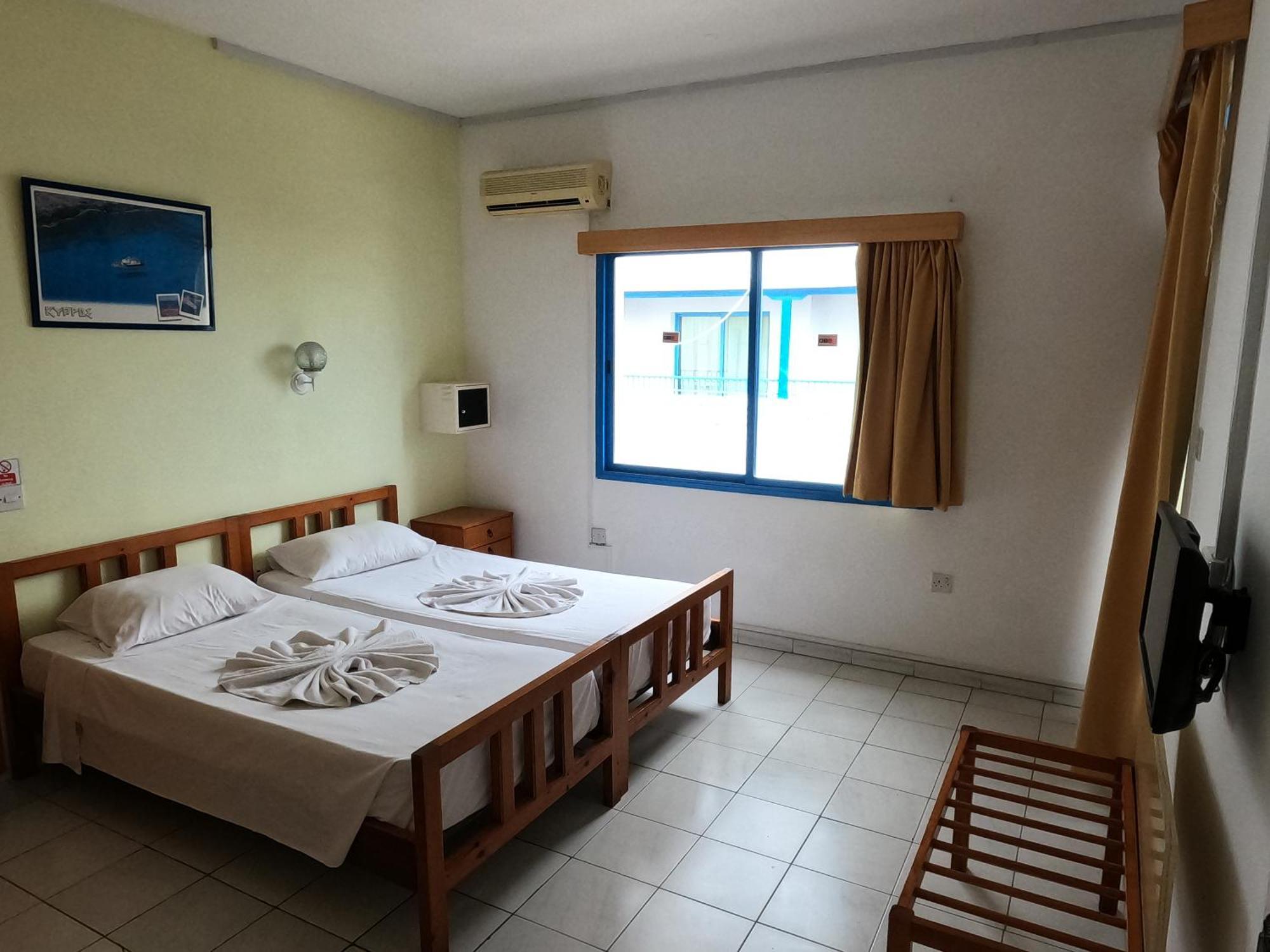 Island Budget Apartments Paphos Exterior photo