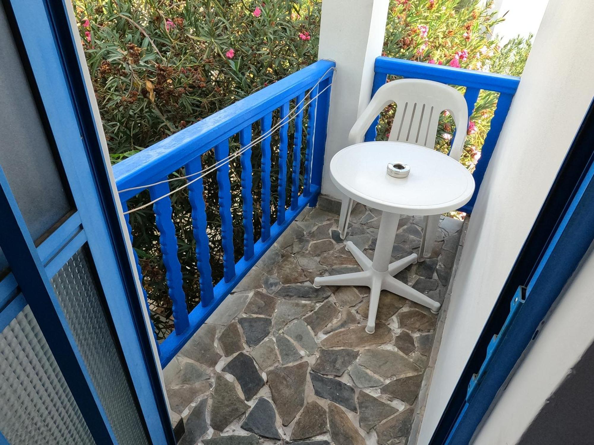 Island Budget Apartments Paphos Exterior photo