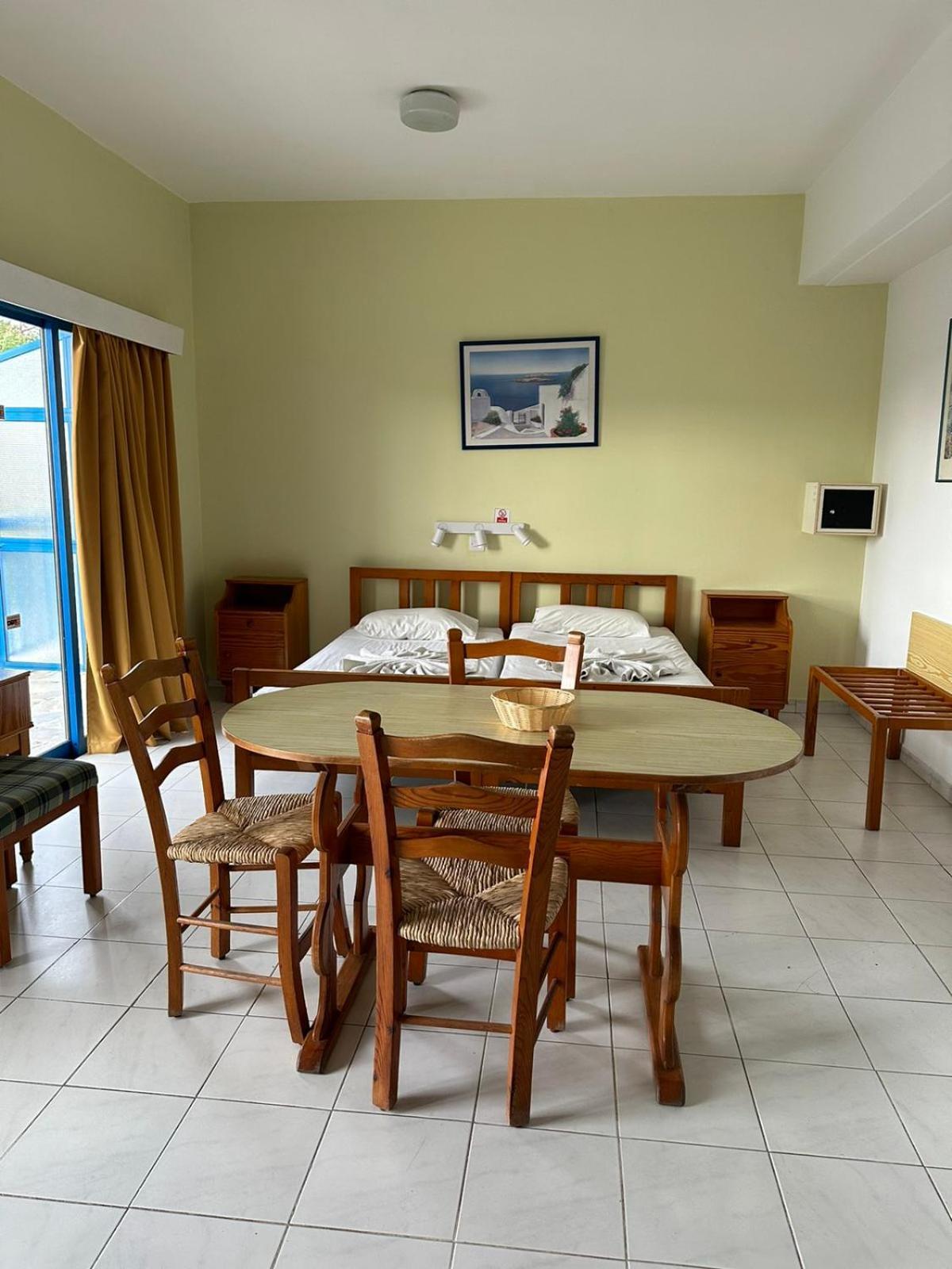 Island Budget Apartments Paphos Exterior photo